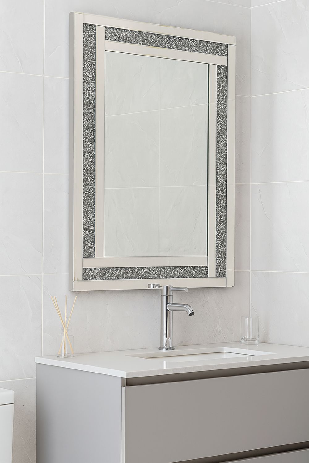 Luxury Rectangular Decorative Wall Mirror with Thin Crushed Diamond Border